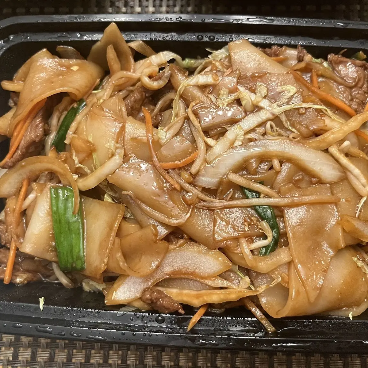 Stir-Fried Beef Chow Fun 干炒牛河